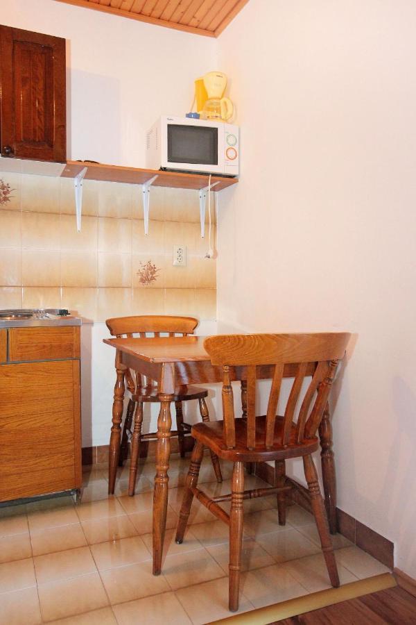 Apartments And Rooms By The Sea Mandre, Pag - 3557 Kolan Exterior foto