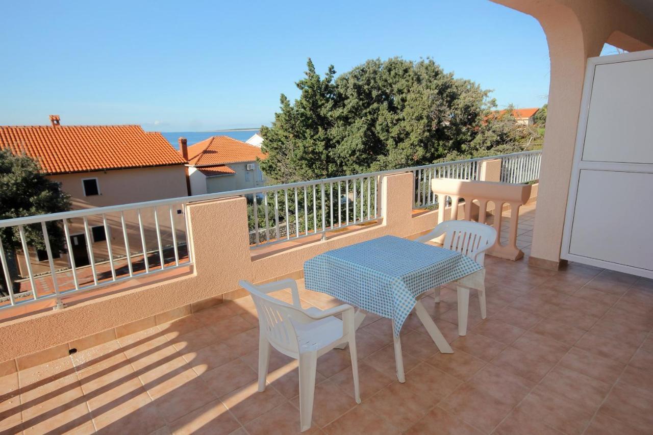 Apartments And Rooms By The Sea Mandre, Pag - 3557 Kolan Exterior foto