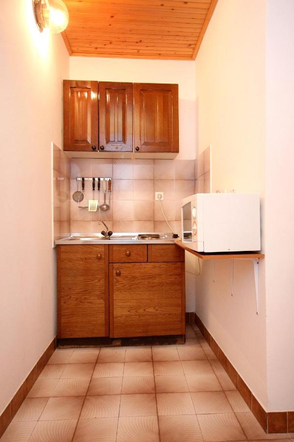 Apartments And Rooms By The Sea Mandre, Pag - 3557 Kolan Exterior foto