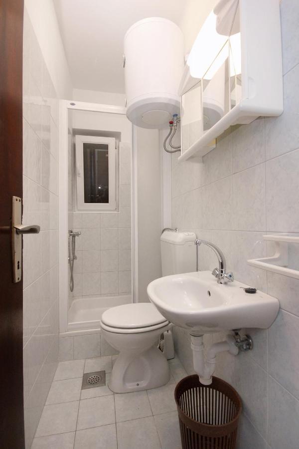 Apartments And Rooms By The Sea Mandre, Pag - 3557 Kolan Exterior foto