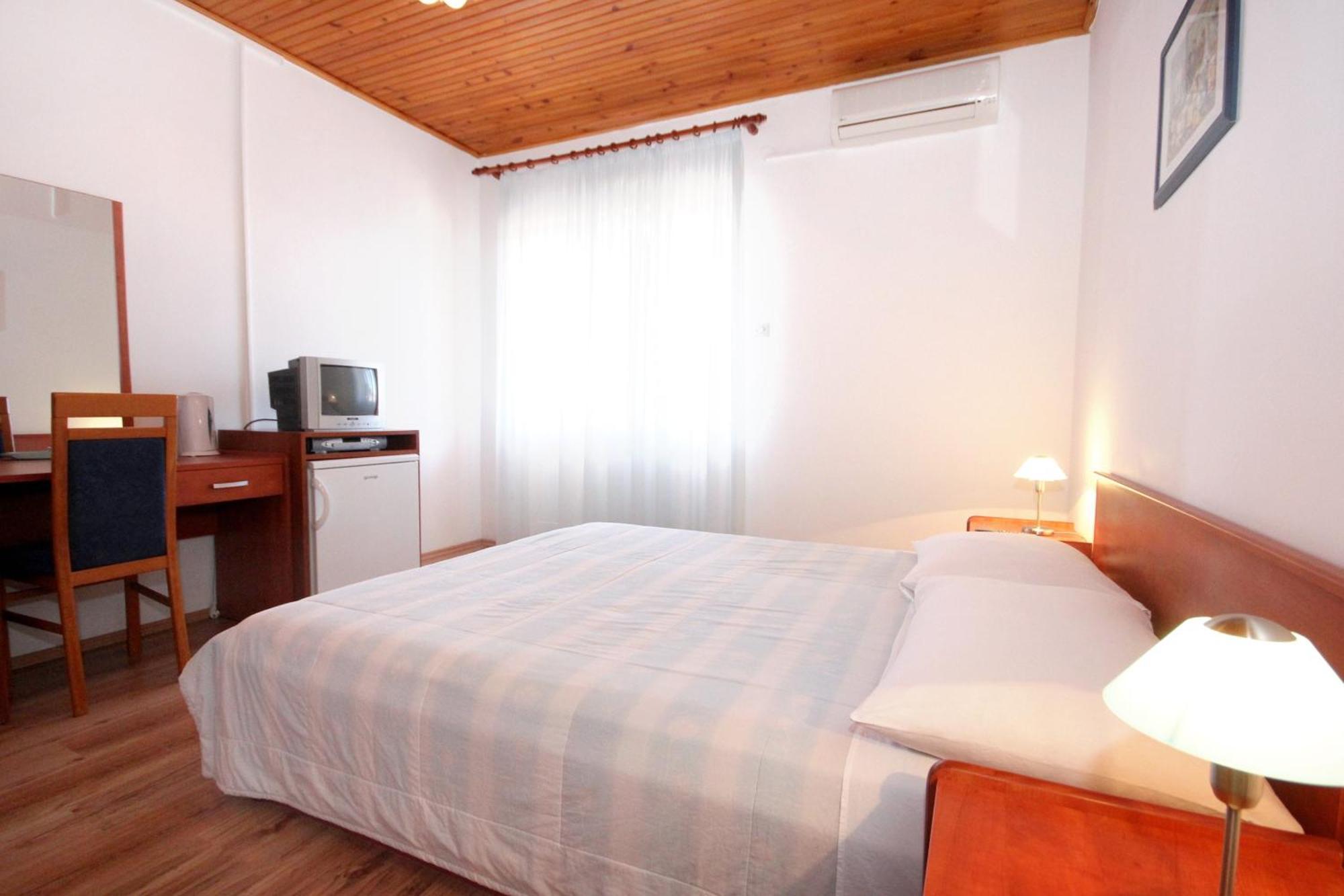 Apartments And Rooms By The Sea Mandre, Pag - 3557 Kolan Cameră foto