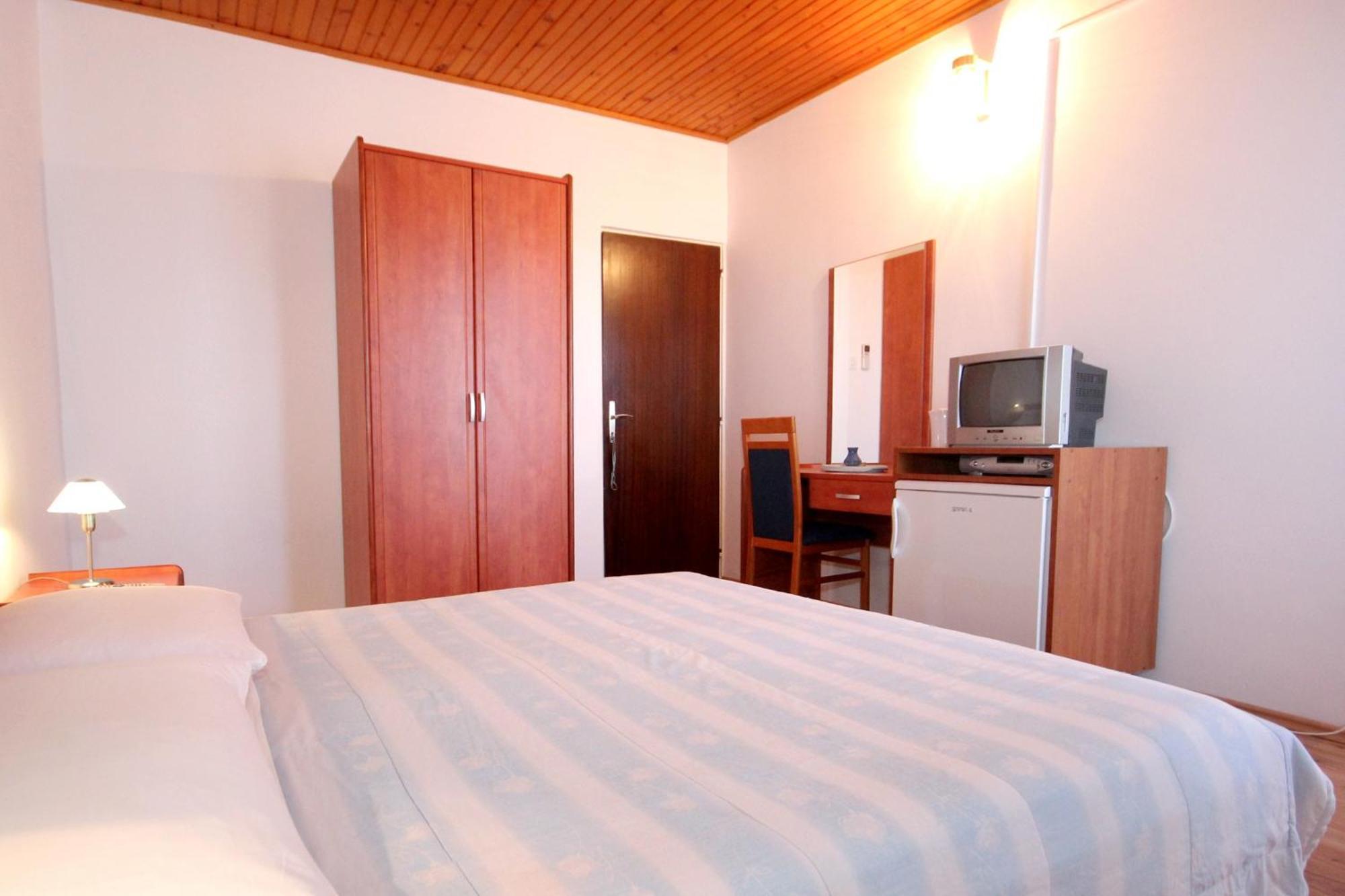 Apartments And Rooms By The Sea Mandre, Pag - 3557 Kolan Cameră foto